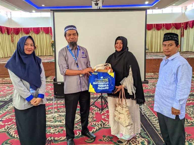 UT Padang Sosialisasikan Keunggulan Pendidikan Terbuka di Pondok Pesantren Sabbihisma Padang