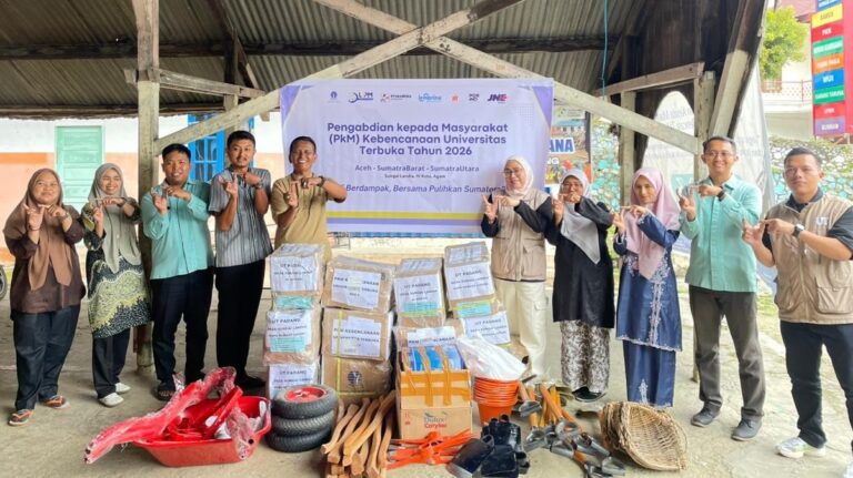 UT Padang Salurkan Bantuan PKM Kebencanaan di Sungai Lindau, IV Koto Agam