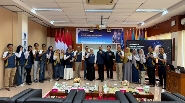 Perkuat Personal Branding, UT Padang Bekali Staf dengan Strategi Membangun Citra Profesional